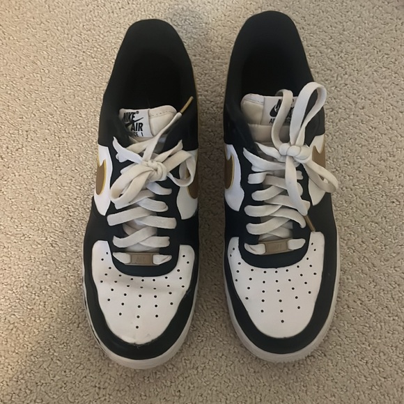 Air Force 1s size 10 - Picture 2 of 8